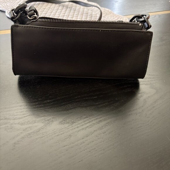 Simply Vera/Vera Wang Mini Barrel Crossbody Black EUC - Picture 7 of 8